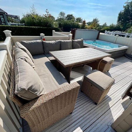 Cottontail Lodge - Hot Tub - Pet Friendly South Cerney Εξωτερικό φωτογραφία