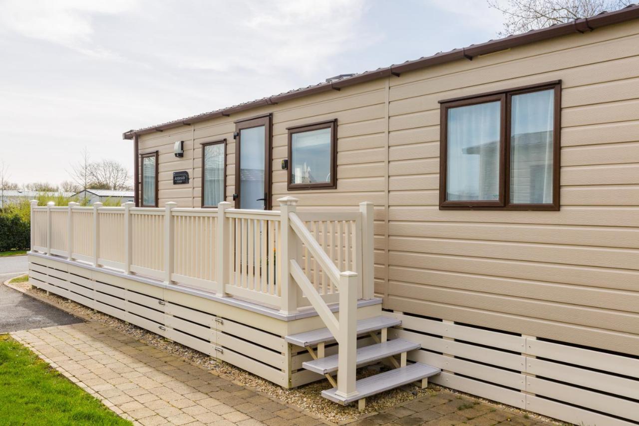 Cottontail Lodge - Hot Tub - Pet Friendly South Cerney Εξωτερικό φωτογραφία