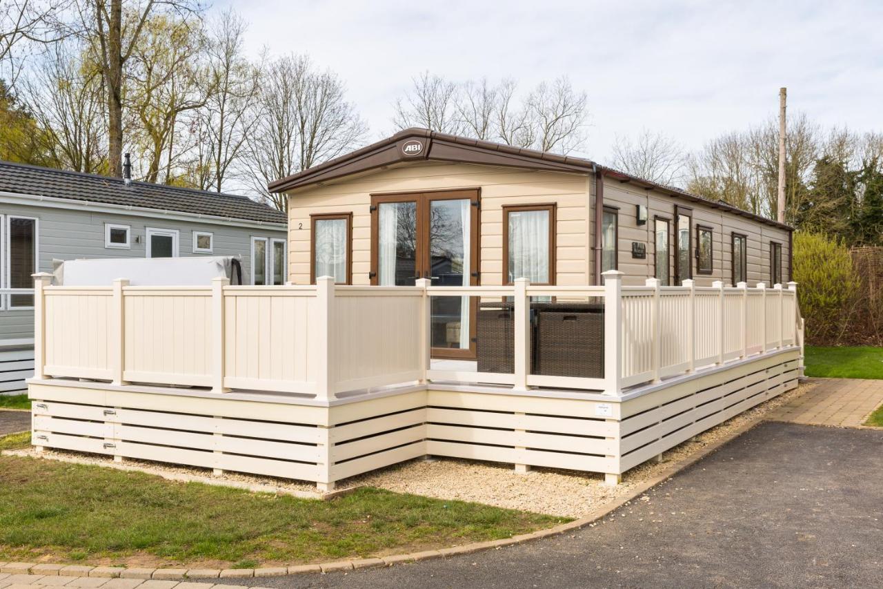 Cottontail Lodge - Hot Tub - Pet Friendly South Cerney Εξωτερικό φωτογραφία
