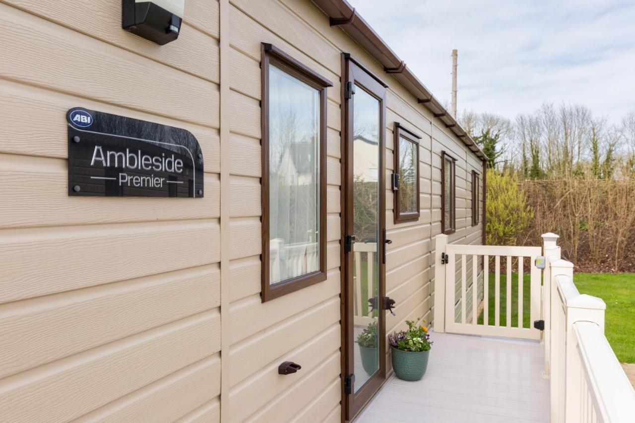 Cottontail Lodge - Hot Tub - Pet Friendly South Cerney Εξωτερικό φωτογραφία