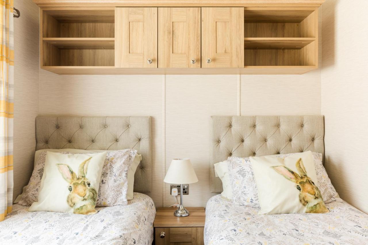 Cottontail Lodge - Hot Tub - Pet Friendly South Cerney Εξωτερικό φωτογραφία