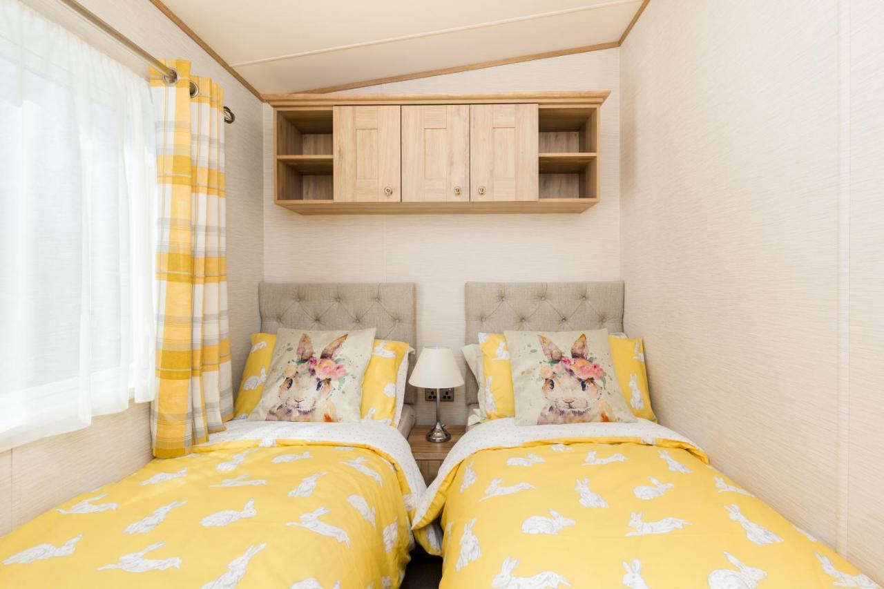 Cottontail Lodge - Hot Tub - Pet Friendly South Cerney Εξωτερικό φωτογραφία
