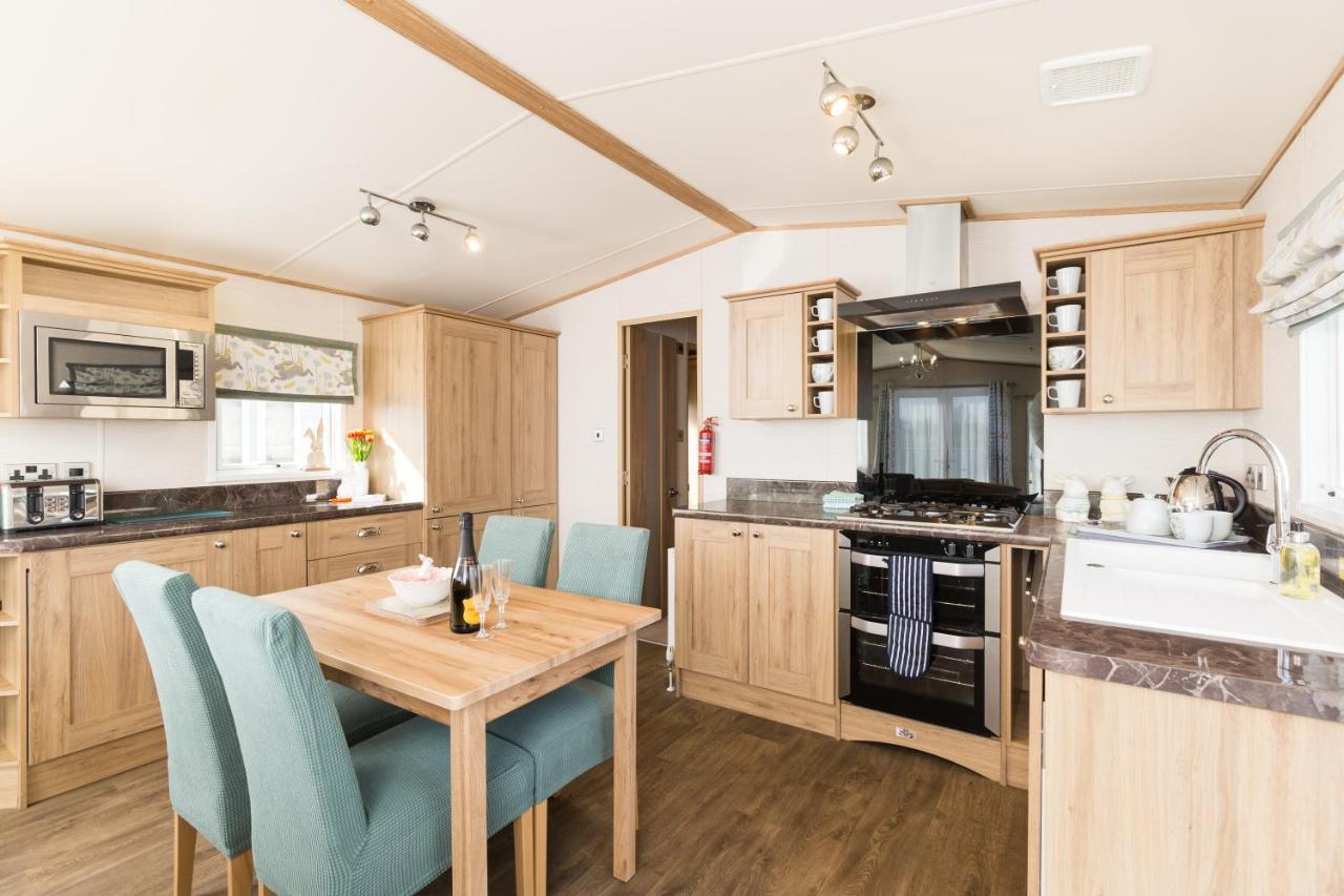 Cottontail Lodge - Hot Tub - Pet Friendly South Cerney Εξωτερικό φωτογραφία