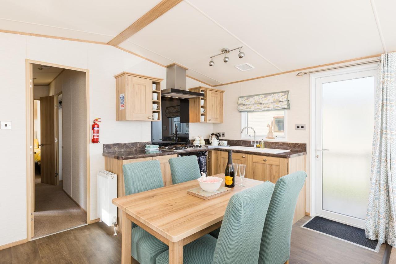 Cottontail Lodge - Hot Tub - Pet Friendly South Cerney Εξωτερικό φωτογραφία