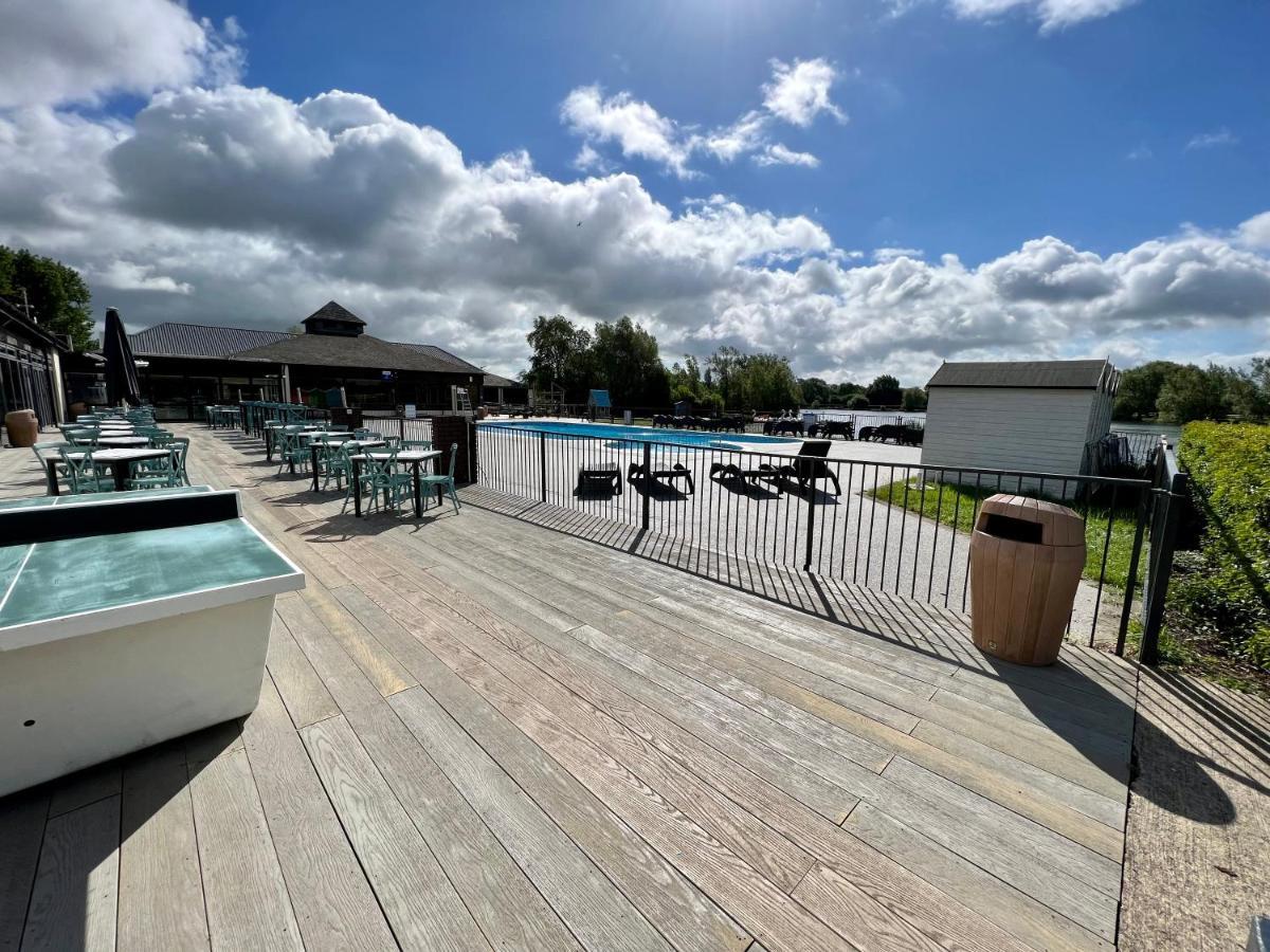 Cottontail Lodge - Hot Tub - Pet Friendly South Cerney Εξωτερικό φωτογραφία