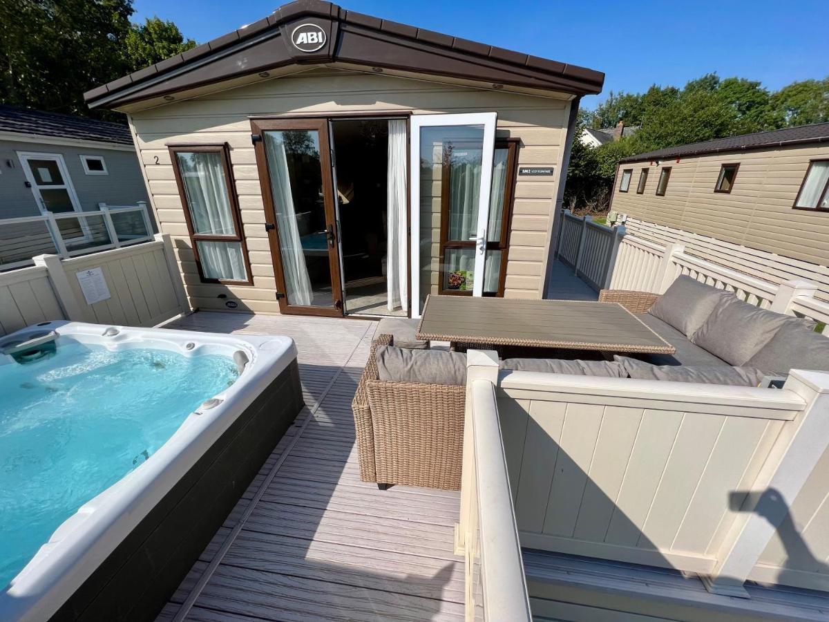 Cottontail Lodge - Hot Tub - Pet Friendly South Cerney Εξωτερικό φωτογραφία