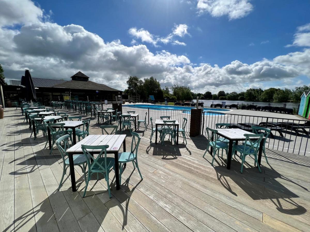 Cottontail Lodge - Hot Tub - Pet Friendly South Cerney Εξωτερικό φωτογραφία